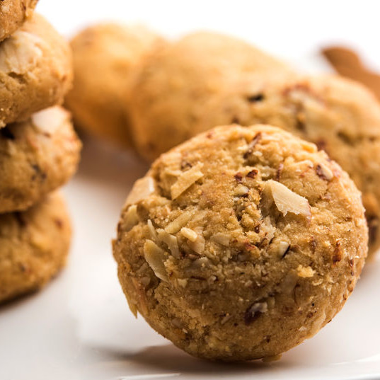 Gluten-free cookies are sweet, flat baked pieces that are made with gluten-free grains so that the finished product contains less than 20 ppm gluten. Gluten-free cookies help consumers who suffer from celiac disease, gluten allergies or experience gluten intolerances.